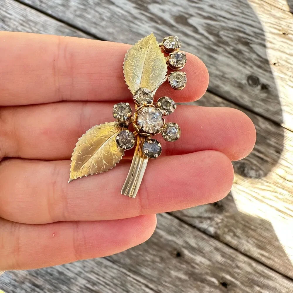 Vintage Jewelry Gold Tone Leaf Brooch with rhinestones